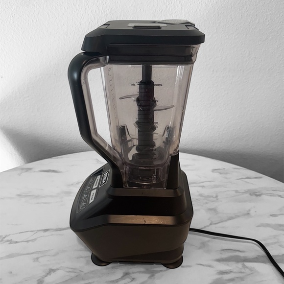 Ninja 1500W Blender Base + 72 oz Pitcher | Used, Great Condition | BL770 - Picture 7 of 7